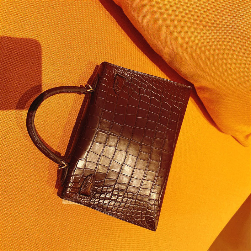  Essential tote bag carried on shoulder 22