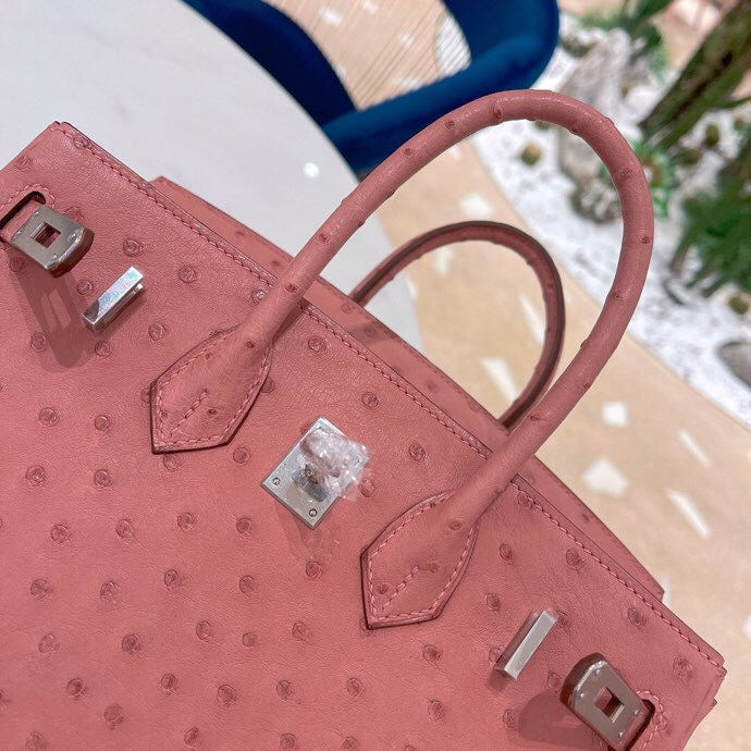 Side view of fluid structured handbag