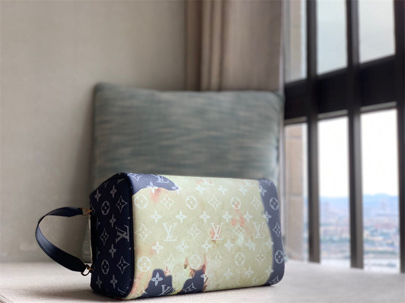  Chic shoulder bag carried on shoulder 10
