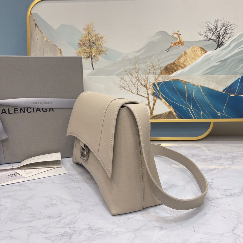Zivas Charm Timeless Appeal Statement Handbag (Designer-Inspired Craftsmanship) – Lifestyle Shot