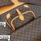  chic shoulder bag detail view showing craftsmanship 32