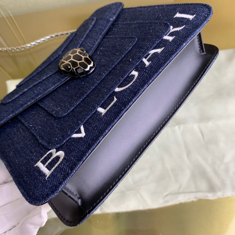 Elegant Vegan Leather Handbag - Signature Hardware Accents | Women's Premium Handbag #1712 - close-up detail shot (image 3) of designer-inspired handbag