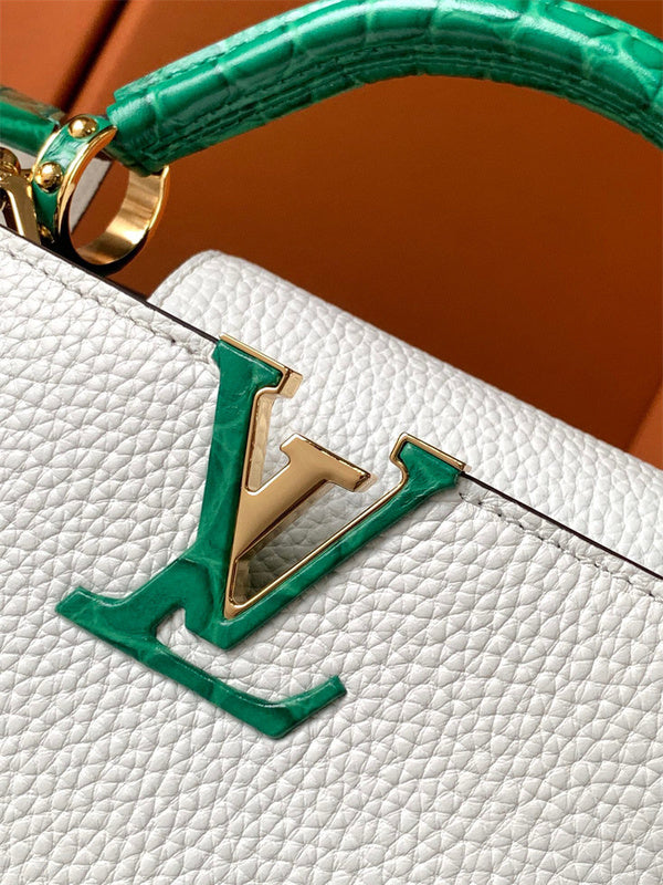  essential everyday bag detail view showing craftsmanship 8