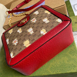Handle and strap detail of structured sleek women's handbag – women's everyday handbag