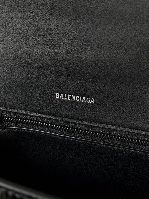 Zivas Charm Effortless Sophistication Statement Handbag (Refined Practical Design) – Detail View