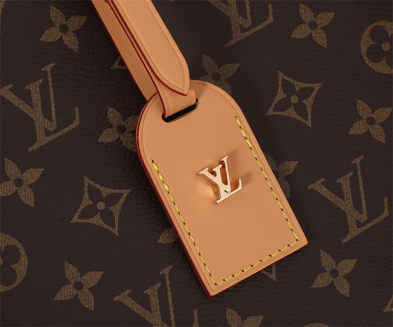  Effortless crossbody bag front view 7