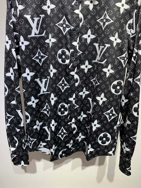 Full styled look of Louis Vuitton cotton t-shirt with tailored silhouette