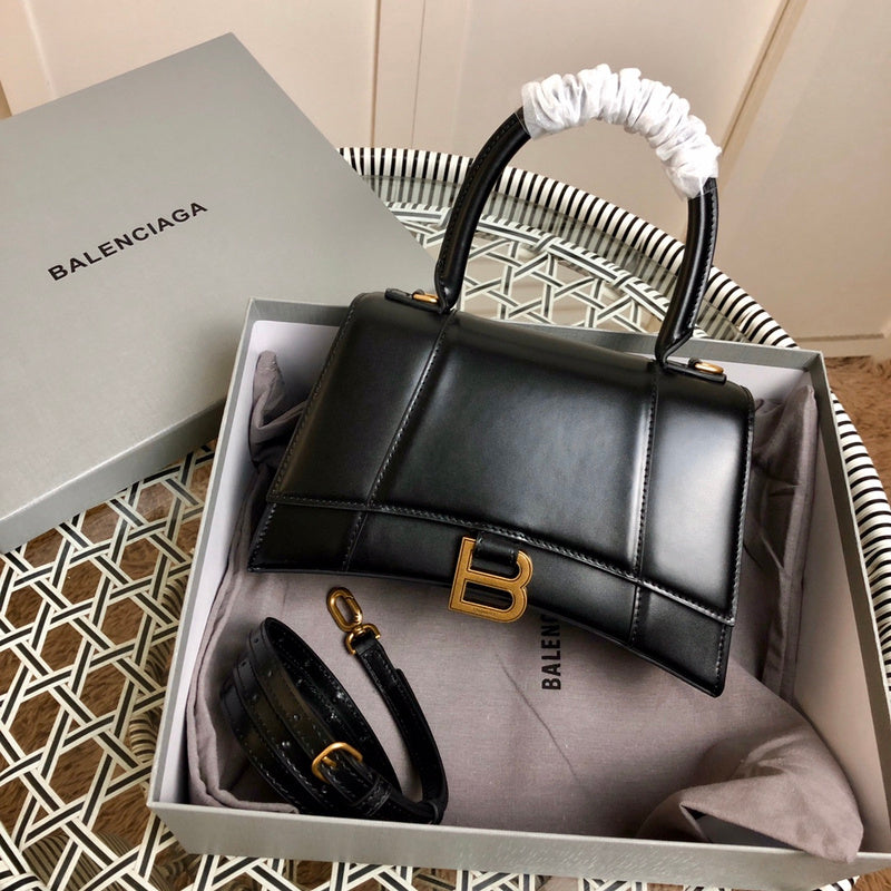 Side profile of structured classic women's handbag – women's everyday handbag