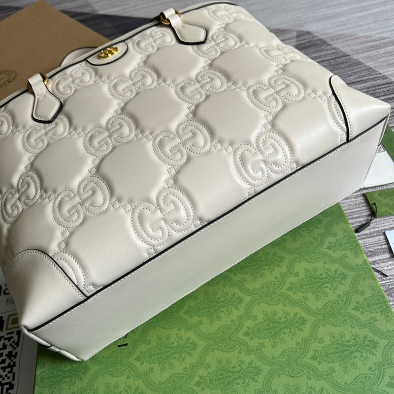 Styled lifestyle shot of refined chic women's handbag – women's everyday handbag