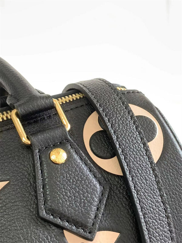 Versatile handbag front view 7