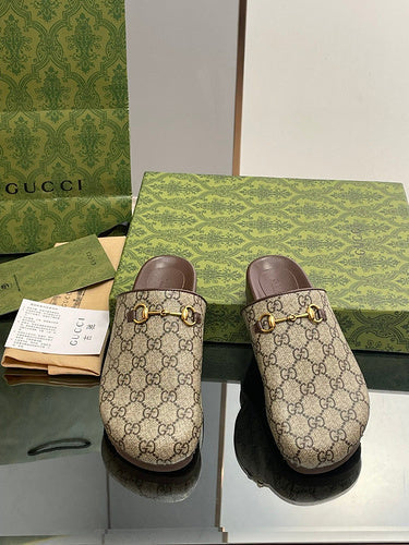 Gucci Streetwear sneakers in two-tone breathable knit upper front view