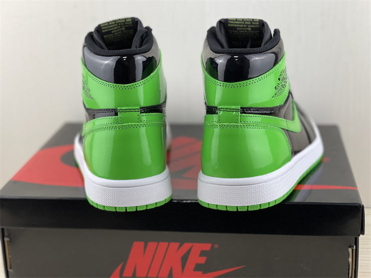 Nike Men's & Women's Luxury Low-Top Trainers — Style 261 hardware detail