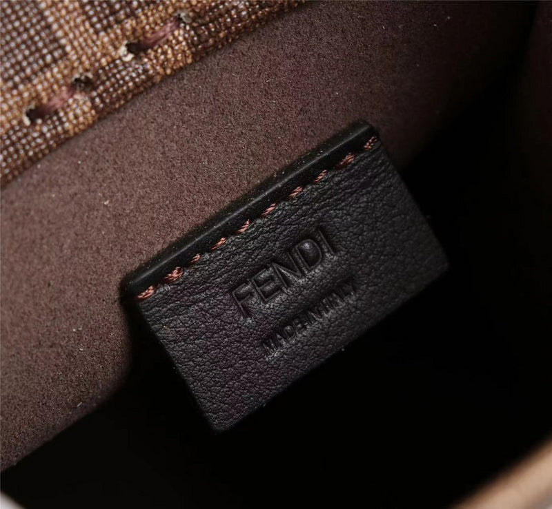 Ziva's Charm handbag – detail view (Standard Size)