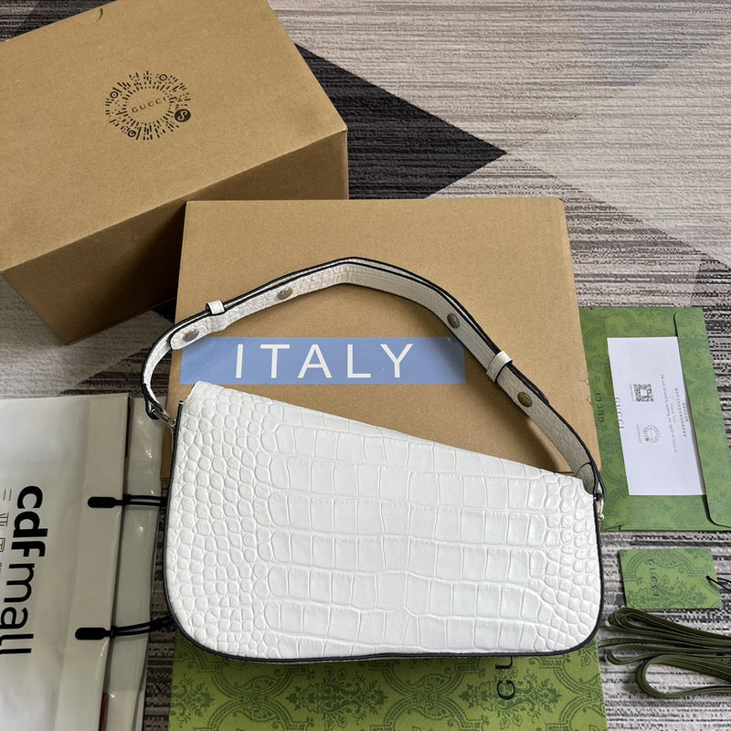 Side profile of everyday-luxe sleek women's handbag – women's everyday handbag