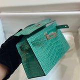  smart carryall bag detail view showing craftsmanship 50
