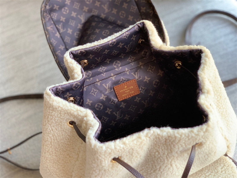  tailored shopper bag detail view showing craftsmanship 8