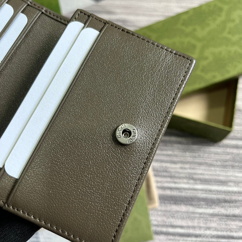 Side profile of everyday-luxe modern women's handbag – women's statement bag