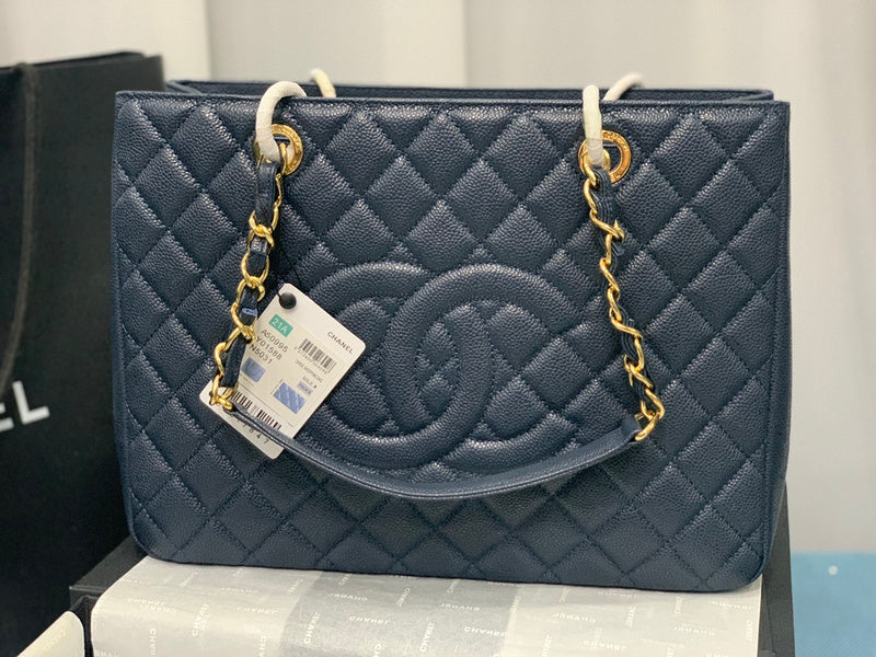  spacious purse view 6