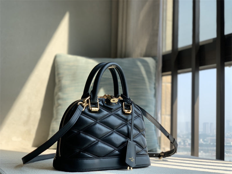  structured bag interior and compartment view