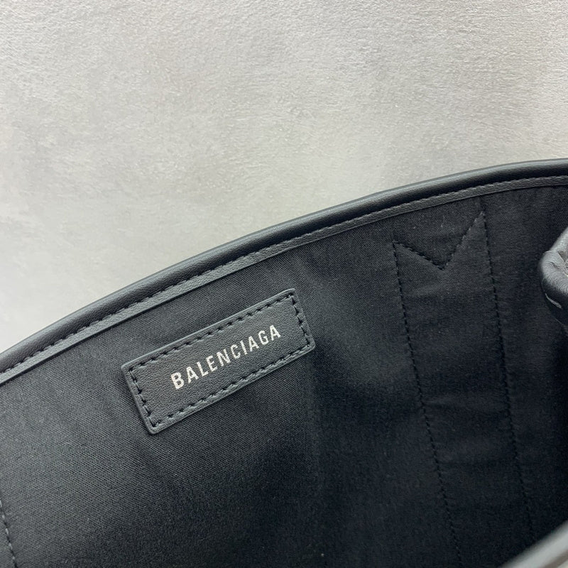 Zivas Charm Timeless Appeal Statement Handbag (Premium Everyday Carry) – Detail View