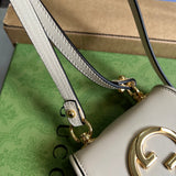 Handle and strap detail of signature classic women's handbag – women's everyday handbag