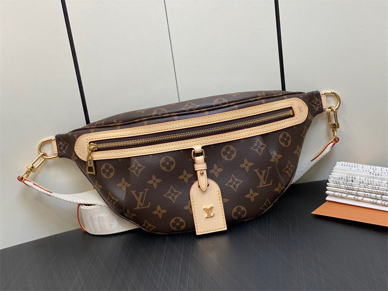  Sophisticated shoulder bag front view