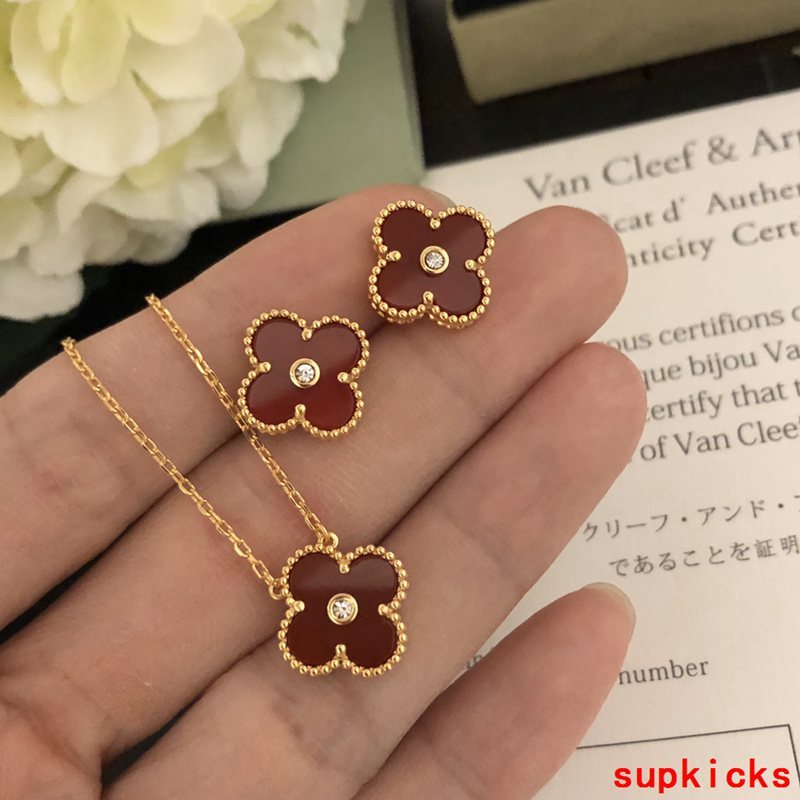 Close-up detail view of Van Cleef & Arpels unisex jewelry piece