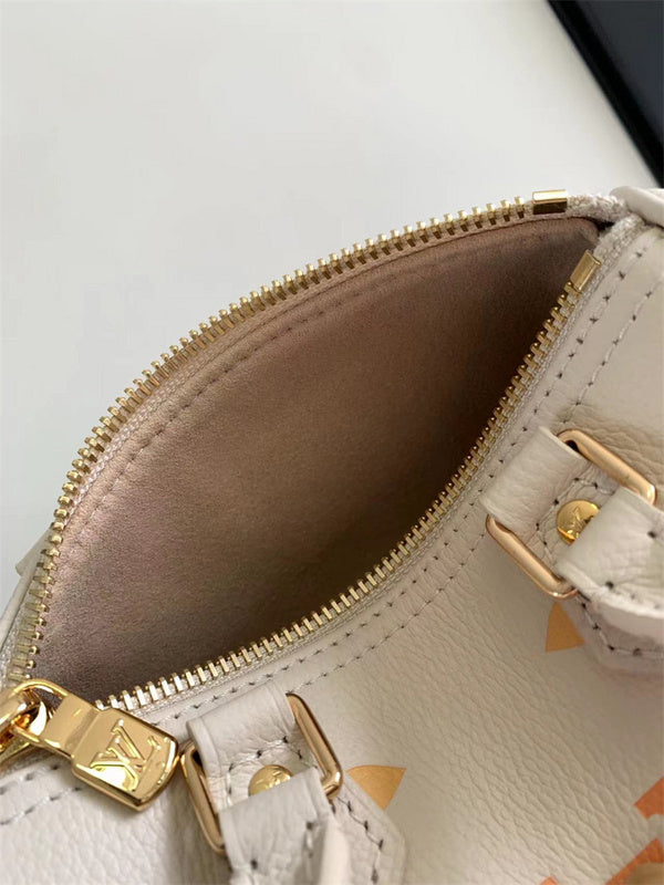 structured bag interior and compartment view 9