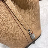 Balanced handbag styled for everyday wear