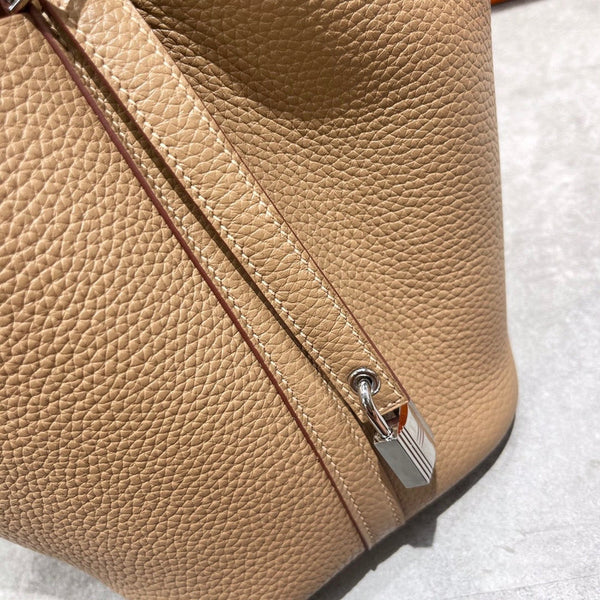Balanced handbag styled for everyday wear