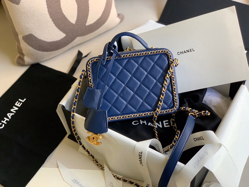  handbag, compact everyday style, image 5