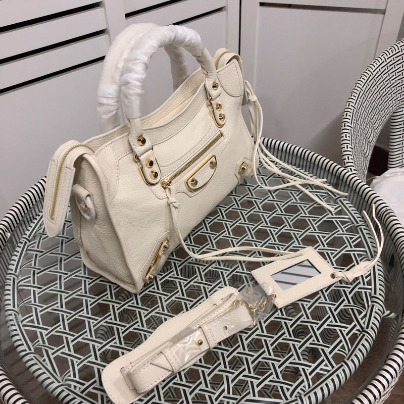 Handle and strap detail of modern statement women's handbag – women's luxury accessory