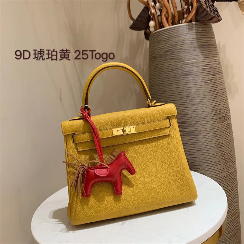  Elegant structured bag front view