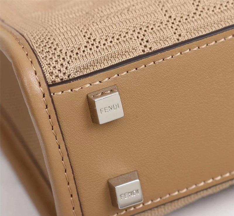 Ziva's Charm handbag – close-up view (Standard Size)