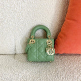 Side profile of elevated chic women's handbag – women's everyday handbag