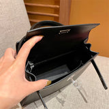  Essential tote bag carried on shoulder 10