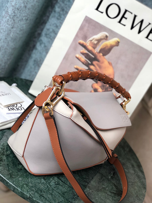 Ziva's Charm handbag – close-up view (24cm*10.5cm*16cm)