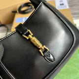 Handle and strap detail of structured everyday-luxe women's handbag – women's premium purse