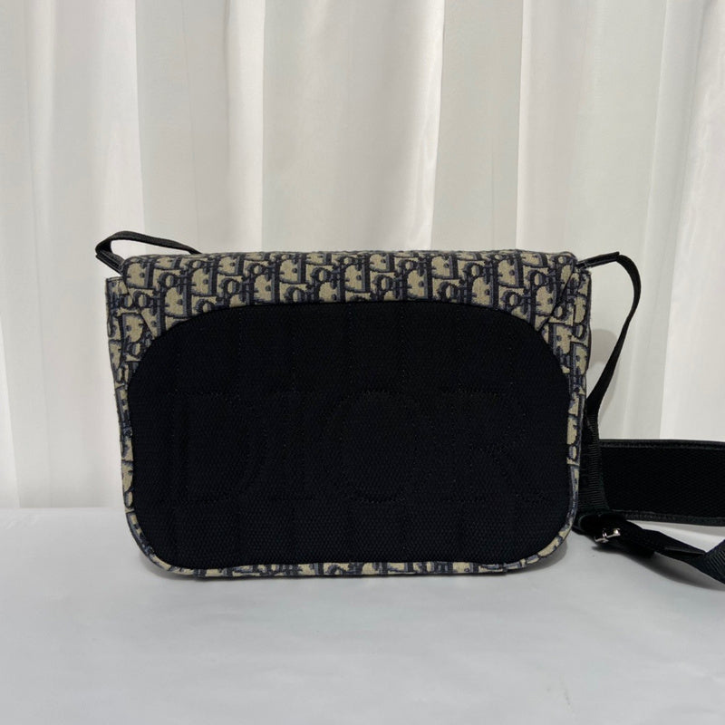 Styled lifestyle shot of structured sleek women's handbag – women's statement bag