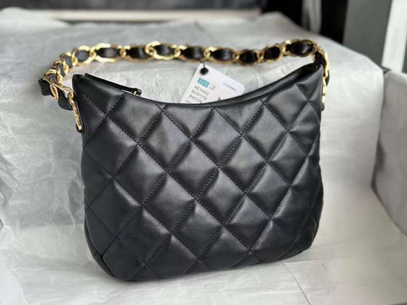 Zivas Charm Streamlined Design Everyday Handbag (Modern Wardrobe Staple) – Detail View