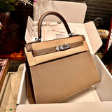  Structured top-handle bag front view 7