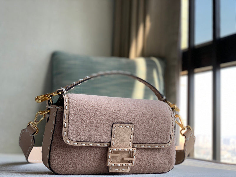 Ziva's Charm handbag – full view (27cm*6cm*15cm)
