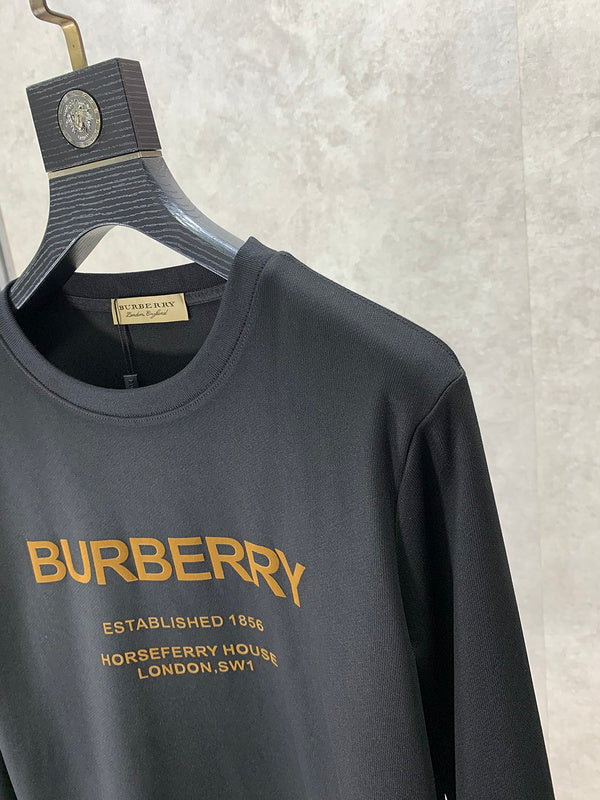 Three-quarter angle view of Burberry luxury piece style No.008