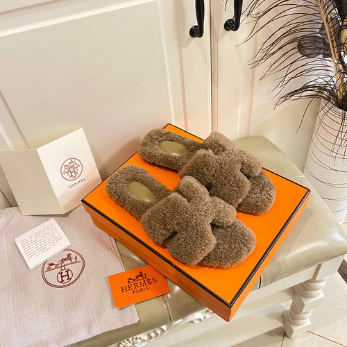 Hermes sandals Style 051 - logo and branding close-up