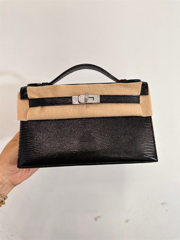  Contemporary crossbody bag front view