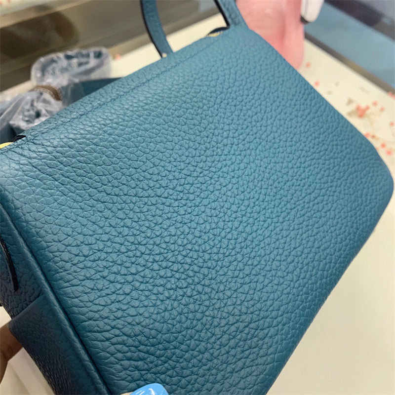  versatile everyday bag styled with outfit 12