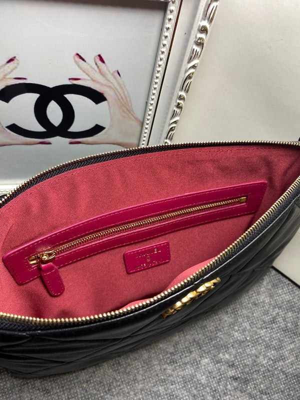  spacious purse view 5