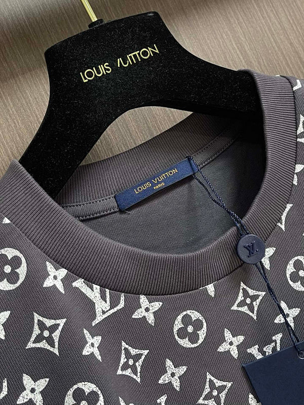 Front view of Louis Vuitton cotton t-shirt with logo-detail design