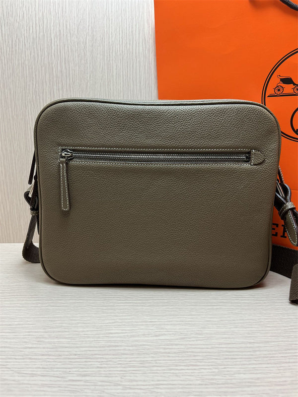  versatile structured bag detail view showing craftsmanship 32