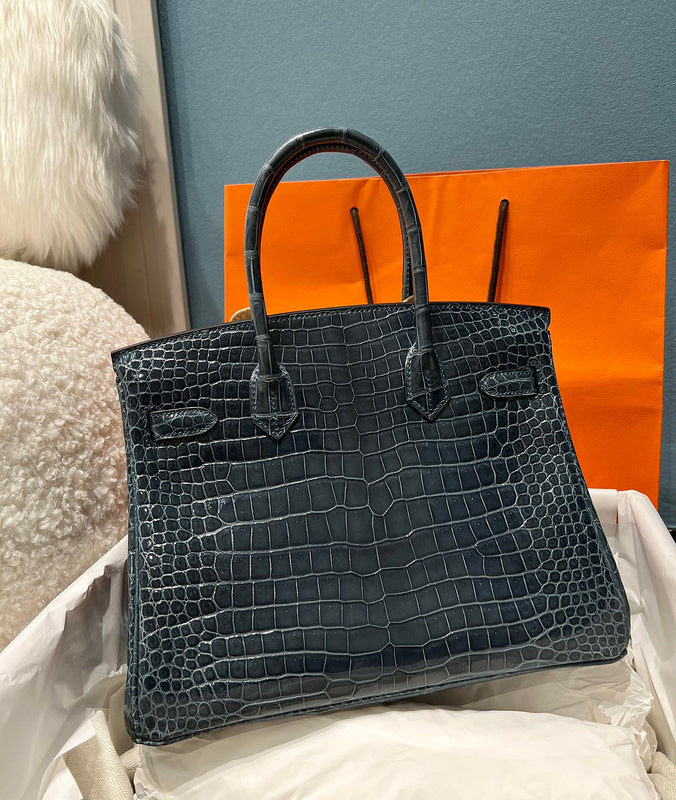 Interior view of effortless premium bag